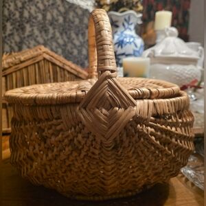 Lidded Woven Basket with Handle 12"Lx11"Hx11"w